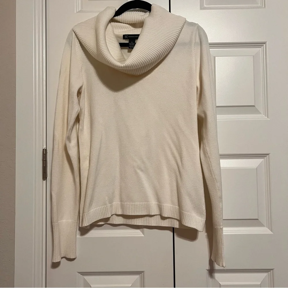 INC International Concepts Cream Crowlneck Sweater